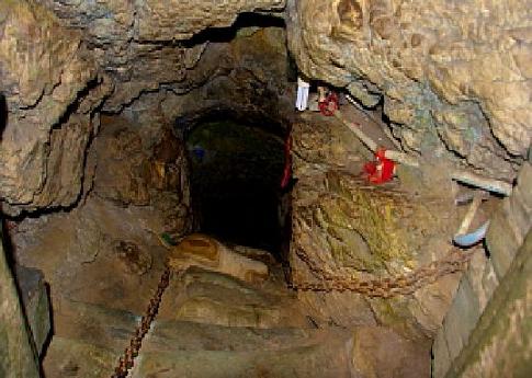 Patal Bhuvaneshwar Cave
